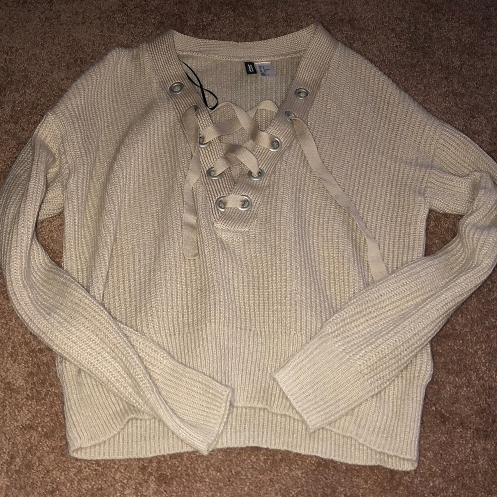 ❤️H&M tan sweater! - Picture 3 of 4